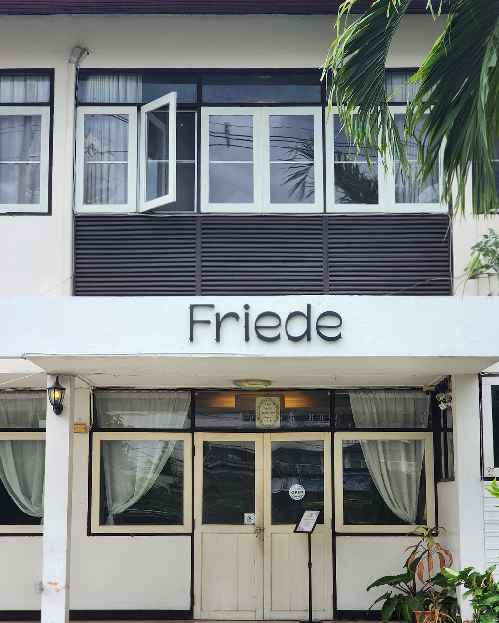 Exterior of FRIEDE Cafe in Chiang Mai Old Town